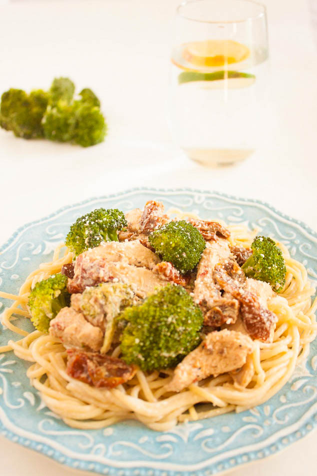 Chicken in a Creamy Alfredo Sauce with Sun-dried Tomatoes and Broccoli 